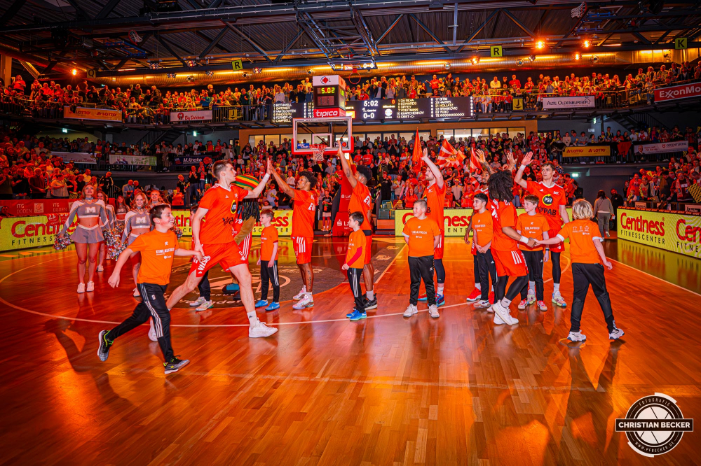 1. Basketball Bundesliga, easyCredit BBL, Saison 2024/2025, Herren, Hauptrunde, 20. Spieltag, 09.02.2025, RASTA Vechta - FC Bayern M&uuml;nchen Basketball
Das Team von RASTA Vechta vor der Partie
Schlüsselwörter: 09.02.2025;1. Bundesliga;20. Spieltag;BBL;Basketball;Bayern;FC;Hauptrunde;Liga;M&uuml;nchen;RASTA;RASTA Dome;Saison 2024/2025;Vechta;easycredit