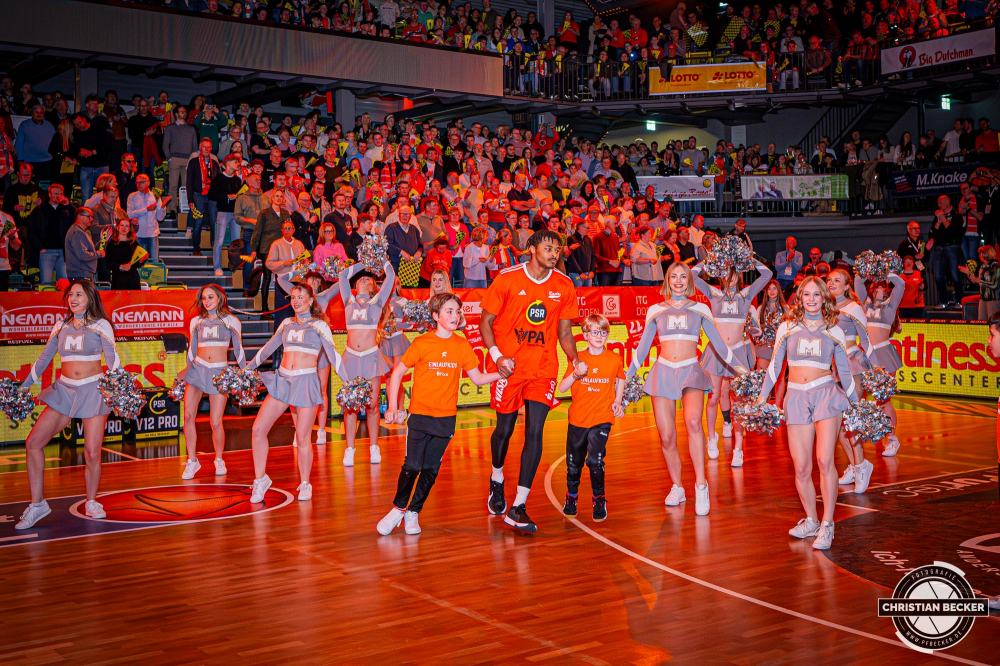 1. Basketball Bundesliga, easyCredit BBL, Saison 2024/2025, Herren, Hauptrunde, 20. Spieltag, 09.02.2025, RASTA Vechta - FC Bayern M&uuml;nchen Basketball
Isaiah Cozart (#44 - RASTA Vechta) vor der Partie
Schlüsselwörter: 09.02.2025;1. Bundesliga;20. Spieltag;BBL;Basketball;Bayern;FC;Hauptrunde;Liga;M&uuml;nchen;RASTA;RASTA Dome;Saison 2024/2025;Vechta;easycredit