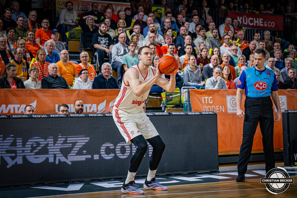 1. Basketball Bundesliga, easyCredit BBL, Saison 2024/2025, Herren, Hauptrunde, 20. Spieltag, 09.02.2025, RASTA Vechta - FC Bayern M&uuml;nchen Basketball
Johannes Voigtmann (#7 - FC Bayern M&uuml;nchen Basketball) beim Jumpshot
Schlüsselwörter: 09.02.2025;1. Bundesliga;20. Spieltag;BBL;Basketball;Bayern;FC;Hauptrunde;Liga;M&uuml;nchen;RASTA;RASTA Dome;Saison 2024/2025;Vechta;easycredit