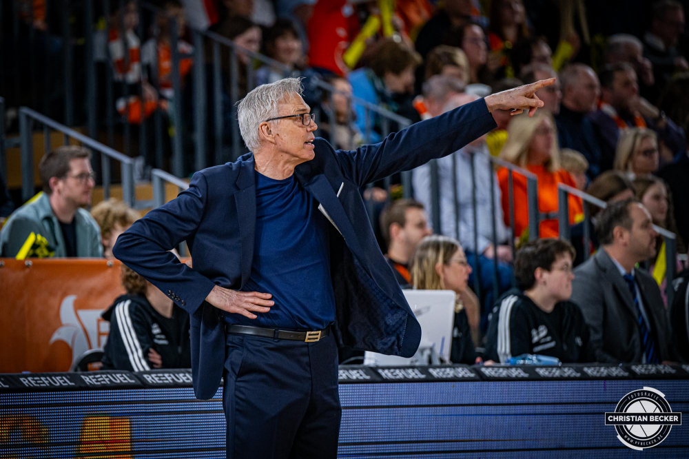 1. Basketball Bundesliga, easyCredit BBL, Saison 2024/2025, Herren, Hauptrunde, 20. Spieltag, 09.02.2025, RASTA Vechta - FC Bayern M&uuml;nchen Basketball
Gordon Herbert (Headcoach FC Bayern M&uuml;nchen Basketball) w&auml;hrend der Partie
Schlüsselwörter: 09.02.2025;1. Bundesliga;20. Spieltag;BBL;Basketball;Bayern;FC;Hauptrunde;Liga;M&uuml;nchen;RASTA;RASTA Dome;Saison 2024/2025;Vechta;easycredit