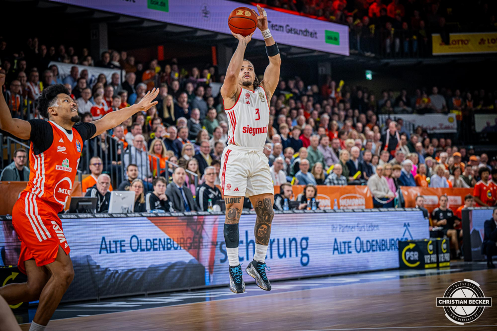 1. Basketball Bundesliga, easyCredit BBL, Saison 2024/2025, Herren, Hauptrunde, 20. Spieltag, 09.02.2025, RASTA Vechta - FC Bayern M&uuml;nchen Basketball
Carsen Edwards (#3 - FC Bayern M&uuml;nchen Basketball) beim Jumpshot
Schlüsselwörter: 09.02.2025;1. Bundesliga;20. Spieltag;BBL;Basketball;Bayern;FC;Hauptrunde;Liga;M&uuml;nchen;RASTA;RASTA Dome;Saison 2024/2025;Vechta;easycredit