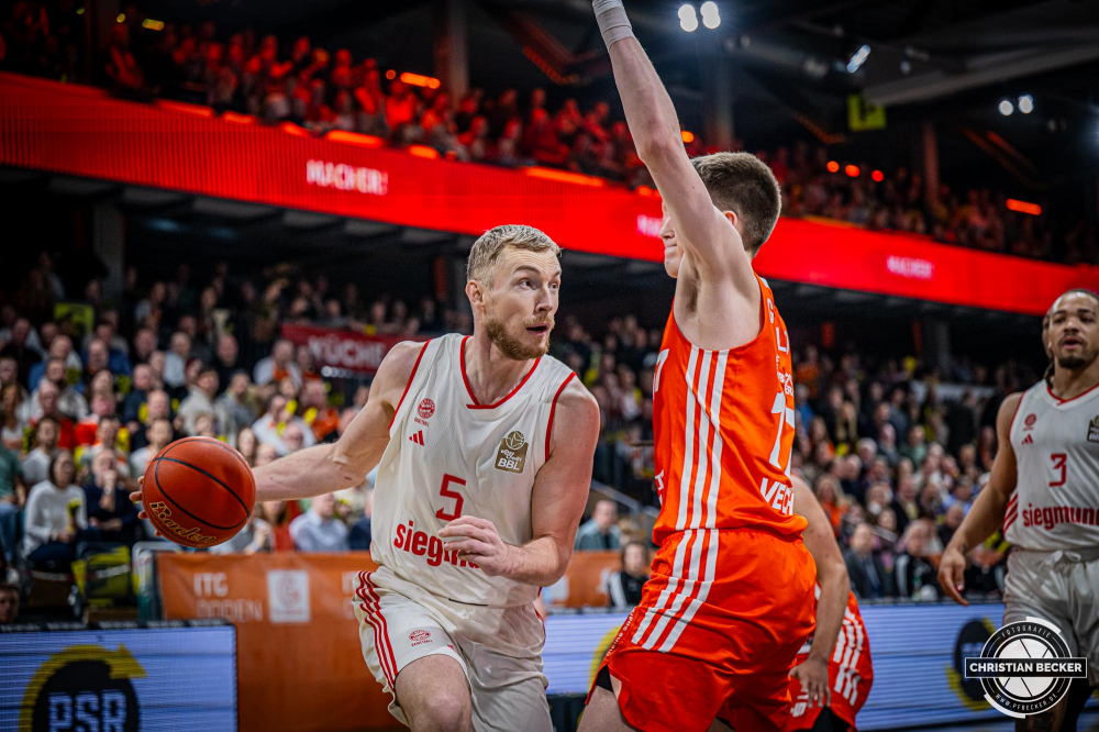 1. Basketball Bundesliga, easyCredit BBL, Saison 2024/2025, Herren, Hauptrunde, 20. Spieltag, 09.02.2025, RASTA Vechta - FC Bayern M&uuml;nchen Basketball
Niels Giffey (#5 - FC Bayern M&uuml;nchen Basketball) in Aktion
Schlüsselwörter: 09.02.2025;1. Bundesliga;20. Spieltag;BBL;Basketball;Bayern;FC;Hauptrunde;Liga;M&uuml;nchen;RASTA;RASTA Dome;Saison 2024/2025;Vechta;easycredit