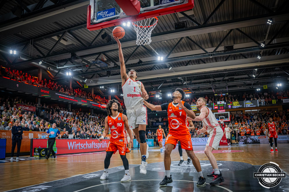 1. Basketball Bundesliga, easyCredit BBL, Saison 2024/2025, Herren, Hauptrunde, 20. Spieltag, 09.02.2025, RASTA Vechta - FC Bayern M&uuml;nchen Basketball
Oscar da Silva (#1 - FC Bayern M&uuml;nchen Basketball) beim Korbleger
Schlüsselwörter: 09.02.2025;1. Bundesliga;20. Spieltag;BBL;Basketball;Bayern;FC;Hauptrunde;Liga;M&uuml;nchen;RASTA;RASTA Dome;Saison 2024/2025;Vechta;easycredit