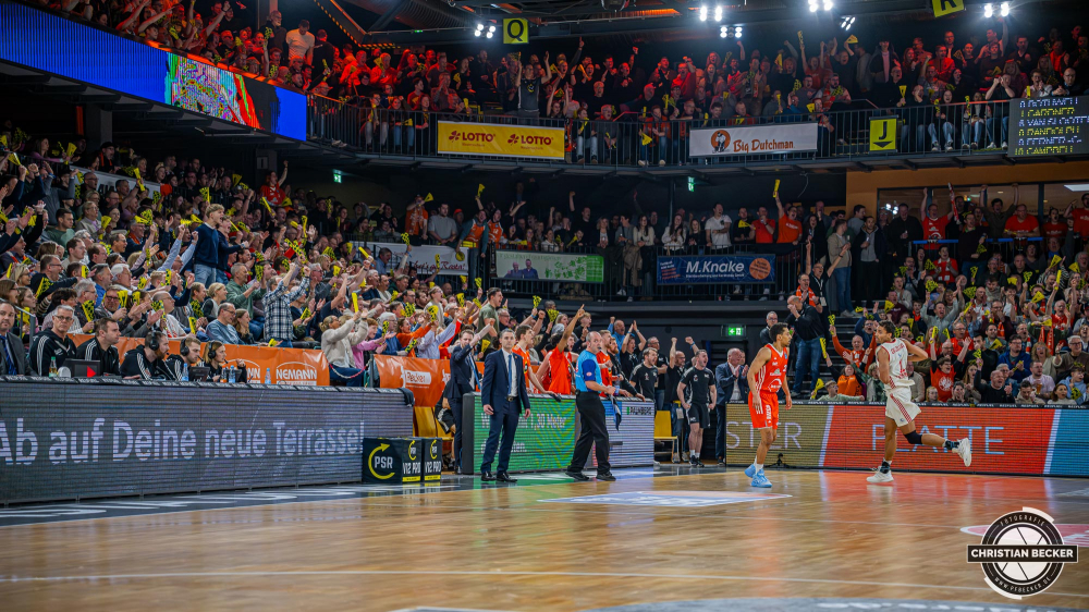 1. Basketball Bundesliga, easyCredit BBL, Saison 2024/2025, Herren, Hauptrunde, 20. Spieltag, 09.02.2025, RASTA Vechta - FC Bayern M&uuml;nchen Basketball
RASTA Dome (Spielst&auml;tte - RASTA Vechta) zeigt Emotionen w&auml;hrend der Partie
Schlüsselwörter: 09.02.2025;1. Bundesliga;20. Spieltag;BBL;Basketball;Bayern;FC;Hauptrunde;Liga;M&uuml;nchen;RASTA;RASTA Dome;Saison 2024/2025;Vechta;easycredit