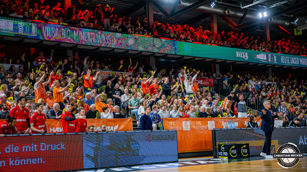 1. Basketball Bundesliga, easyCredit BBL, Saison 2024/2025, Herren, Hauptrunde, 20. Spieltag, 09.02.2025, RASTA Vechta - FC Bayern M&uuml;nchen Basketball
RASTA Dome (Spielst&auml;tte - RASTA Vechta) zeigt Emotionen w&auml;hrend der Partie
Schlüsselwörter: 09.02.2025;1. Bundesliga;20. Spieltag;BBL;Basketball;Bayern;FC;Hauptrunde;Liga;M&uuml;nchen;RASTA;RASTA Dome;Saison 2024/2025;Vechta;easycredit