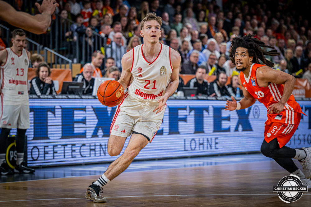 1. Basketball Bundesliga, easyCredit BBL, Saison 2024/2025, Herren, Hauptrunde, 20. Spieltag, 09.02.2025, RASTA Vechta - FC Bayern M&uuml;nchen Basketball
Justus Hollatz (#21 - FC Bayern M&uuml;nchen Basketball) in Aktion
Schlüsselwörter: 09.02.2025;1. Bundesliga;20. Spieltag;BBL;Basketball;Bayern;FC;Hauptrunde;Liga;M&uuml;nchen;RASTA;RASTA Dome;Saison 2024/2025;Vechta;easycredit