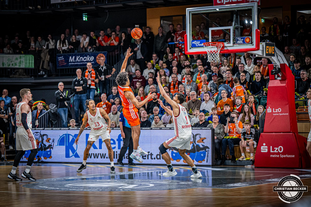 1. Basketball Bundesliga, easyCredit BBL, Saison 2024/2025, Herren, Hauptrunde, 20. Spieltag, 09.02.2025, RASTA Vechta - FC Bayern M&uuml;nchen Basketball
Jayden Gardner (#1 - RASTA Vechta) beim Korbleger
Schlüsselwörter: 09.02.2025;1. Bundesliga;20. Spieltag;BBL;Basketball;Bayern;FC;Hauptrunde;Liga;M&uuml;nchen;RASTA;RASTA Dome;Saison 2024/2025;Vechta;easycredit