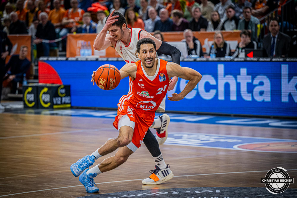 1. Basketball Bundesliga, easyCredit BBL, Saison 2024/2025, Herren, Hauptrunde, 20. Spieltag, 09.02.2025, RASTA Vechta - FC Bayern M&uuml;nchen Basketball
Joel Aminu (#21 - RASTA Vechta) in Aktion
Schlüsselwörter: 09.02.2025;1. Bundesliga;20. Spieltag;BBL;Basketball;Bayern;FC;Hauptrunde;Liga;M&uuml;nchen;RASTA;RASTA Dome;Saison 2024/2025;Vechta;easycredit