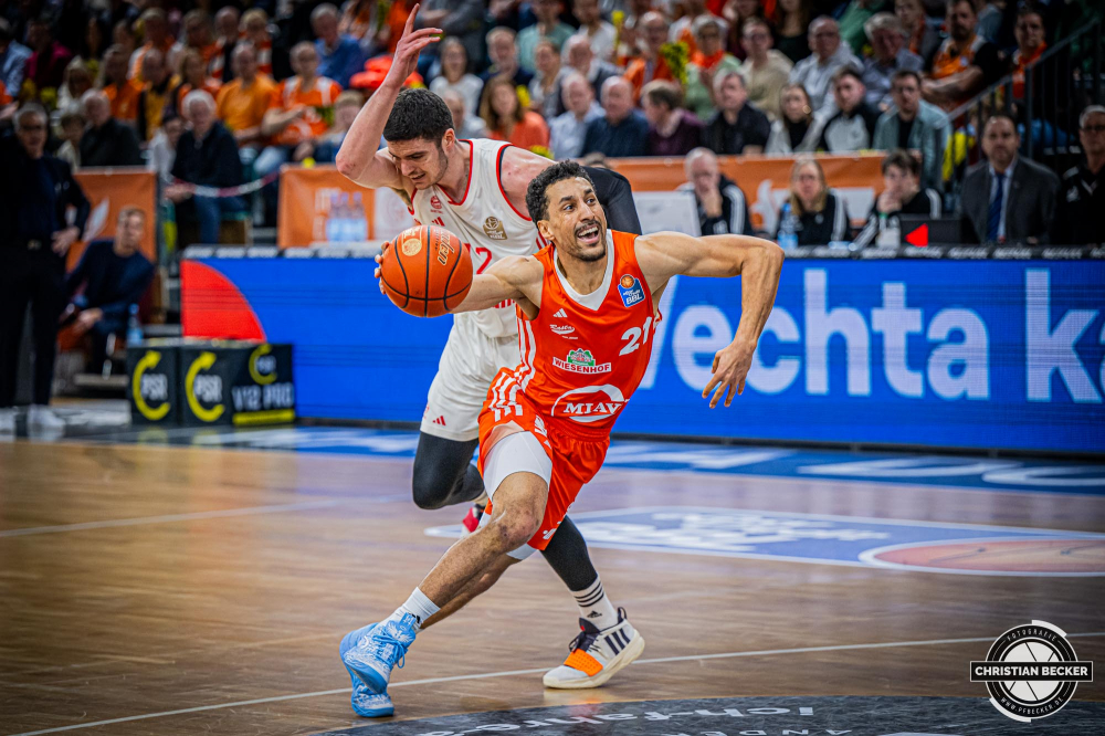 1. Basketball Bundesliga, easyCredit BBL, Saison 2024/2025, Herren, Hauptrunde, 20. Spieltag, 09.02.2025, RASTA Vechta - FC Bayern M&uuml;nchen Basketball
Joel Aminu (#21 - RASTA Vechta) in Aktion
Schlüsselwörter: 09.02.2025;1. Bundesliga;20. Spieltag;BBL;Basketball;Bayern;FC;Hauptrunde;Liga;M&uuml;nchen;RASTA;RASTA Dome;Saison 2024/2025;Vechta;easycredit