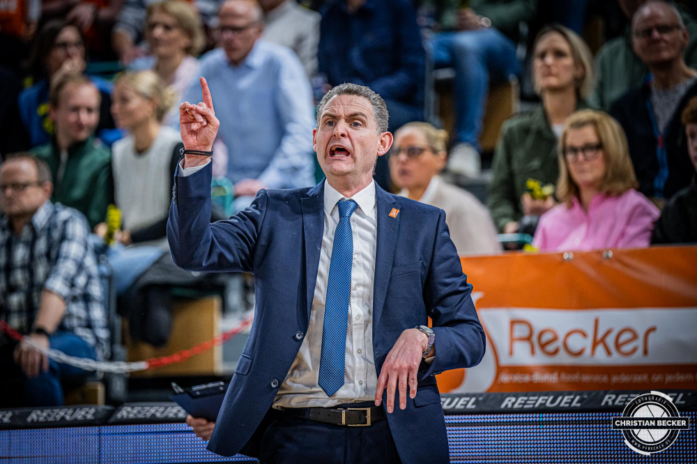 1. Basketball Bundesliga, easyCredit BBL, Saison 2024/2025, Herren, Hauptrunde, 20. Spieltag, 09.02.2025, RASTA Vechta - FC Bayern M&uuml;nchen Basketball
Martin Schiller (Headcoach - RASTA Vechta) w&auml;hrend der Partie
Schlüsselwörter: 09.02.2025;1. Bundesliga;20. Spieltag;BBL;Basketball;Bayern;FC;Hauptrunde;Liga;M&uuml;nchen;RASTA;RASTA Dome;Saison 2024/2025;Vechta;easycredit