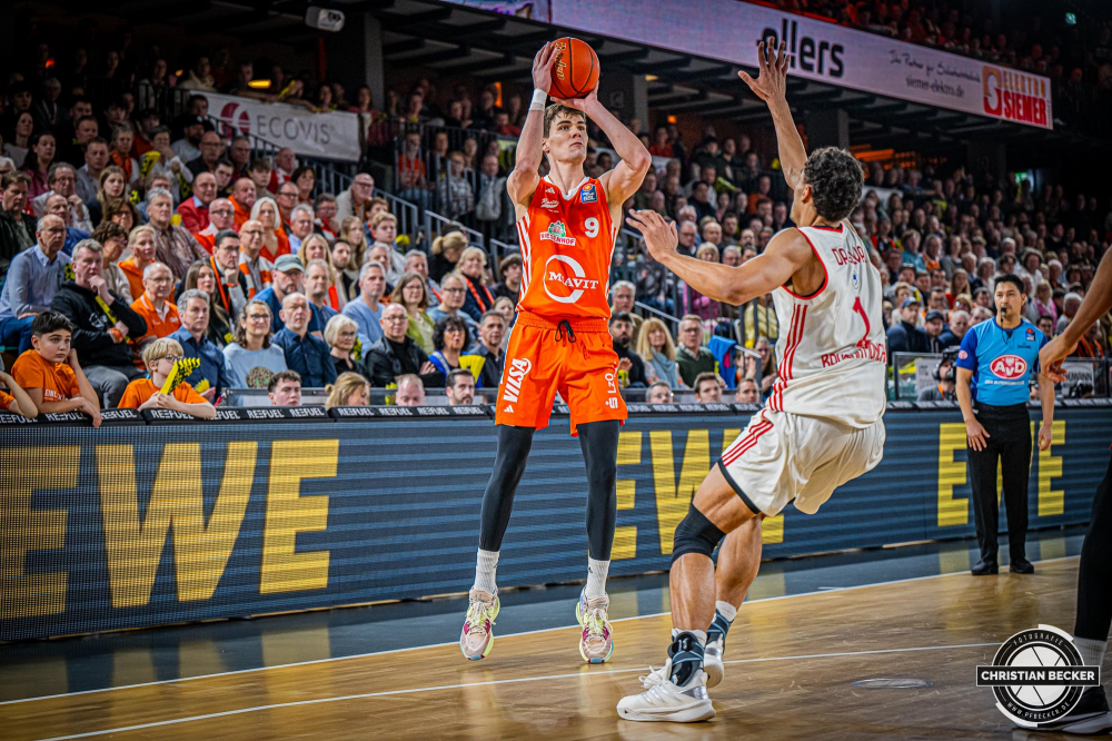 1. Basketball Bundesliga, easyCredit BBL, Saison 2024/2025, Herren, Hauptrunde, 20. Spieltag, 09.02.2025, RASTA Vechta - FC Bayern M&uuml;nchen Basketball
Joschka Ferner (#9 - RASTA Vechta) beim Jumpshot
Schlüsselwörter: 09.02.2025;1. Bundesliga;20. Spieltag;BBL;Basketball;Bayern;FC;Hauptrunde;Liga;M&uuml;nchen;RASTA;RASTA Dome;Saison 2024/2025;Vechta;easycredit