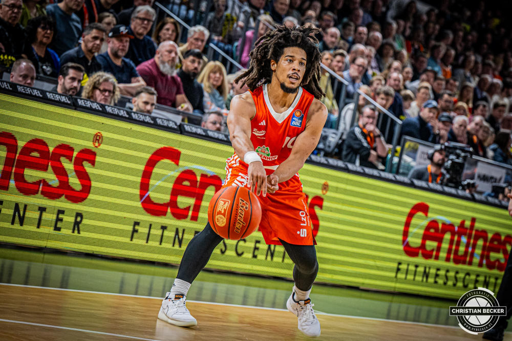 1. Basketball Bundesliga, easyCredit BBL, Saison 2024/2025, Herren, Hauptrunde, 20. Spieltag, 09.02.2025, RASTA Vechta - FC Bayern M&uuml;nchen Basketball
Tyger Campbell (#10 - RASTA Vechta) in Aktion
Schlüsselwörter: 09.02.2025;1. Bundesliga;20. Spieltag;BBL;Basketball;Bayern;FC;Hauptrunde;Liga;M&uuml;nchen;RASTA;RASTA Dome;Saison 2024/2025;Vechta;easycredit