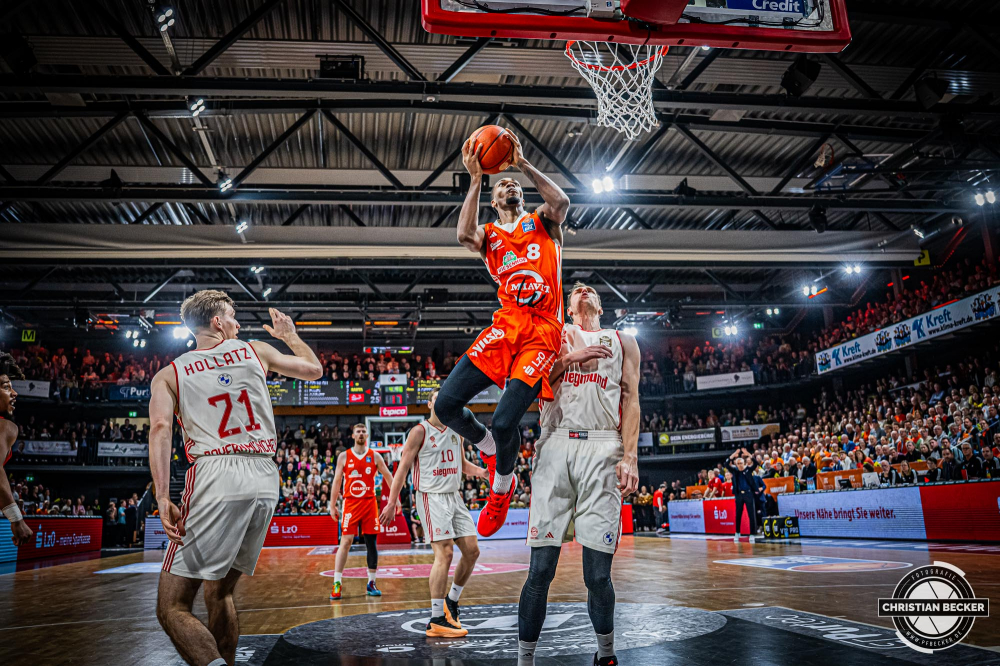 1. Basketball Bundesliga, easyCredit BBL, Saison 2024/2025, Herren, Hauptrunde, 20. Spieltag, 09.02.2025, RASTA Vechta - FC Bayern M&uuml;nchen Basketball
Brandon Randolph (#8 - RASTA Vechta) beim Korbleger
Schlüsselwörter: 09.02.2025;1. Bundesliga;20. Spieltag;BBL;Basketball;Bayern;FC;Hauptrunde;Liga;M&uuml;nchen;RASTA;RASTA Dome;Saison 2024/2025;Vechta;easycredit