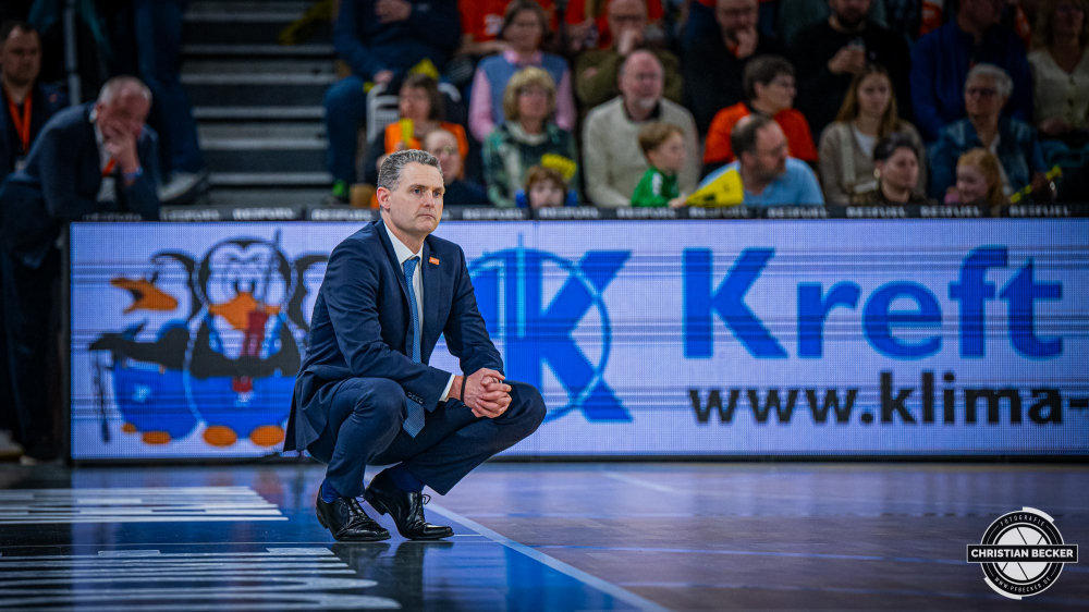 1. Basketball Bundesliga, easyCredit BBL, Saison 2024/2025, Herren, Hauptrunde, 20. Spieltag, 09.02.2025, RASTA Vechta - FC Bayern M&uuml;nchen Basketball
Martin Schiller (Headcoach - RASTA Vechta) w&auml;hrend der Partie
Schlüsselwörter: 09.02.2025;1. Bundesliga;20. Spieltag;BBL;Basketball;Bayern;FC;Hauptrunde;Liga;M&uuml;nchen;RASTA;RASTA Dome;Saison 2024/2025;Vechta;easycredit