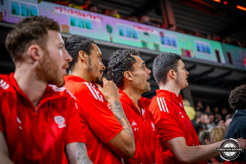 1. Basketball Bundesliga, easyCredit BBL, Saison 2024/2025, Herren, Hauptrunde, 20. Spieltag, 09.02.2025, RASTA Vechta - FC Bayern M&uuml;nchen Basketball
Das Team des FC Bayern M&uuml;nchen Basketball w&auml;hrend der Partie
Schlüsselwörter: 09.02.2025;1. Bundesliga;20. Spieltag;BBL;Basketball;Bayern;FC;Hauptrunde;Liga;M&uuml;nchen;RASTA;RASTA Dome;Saison 2024/2025;Vechta;easycredit