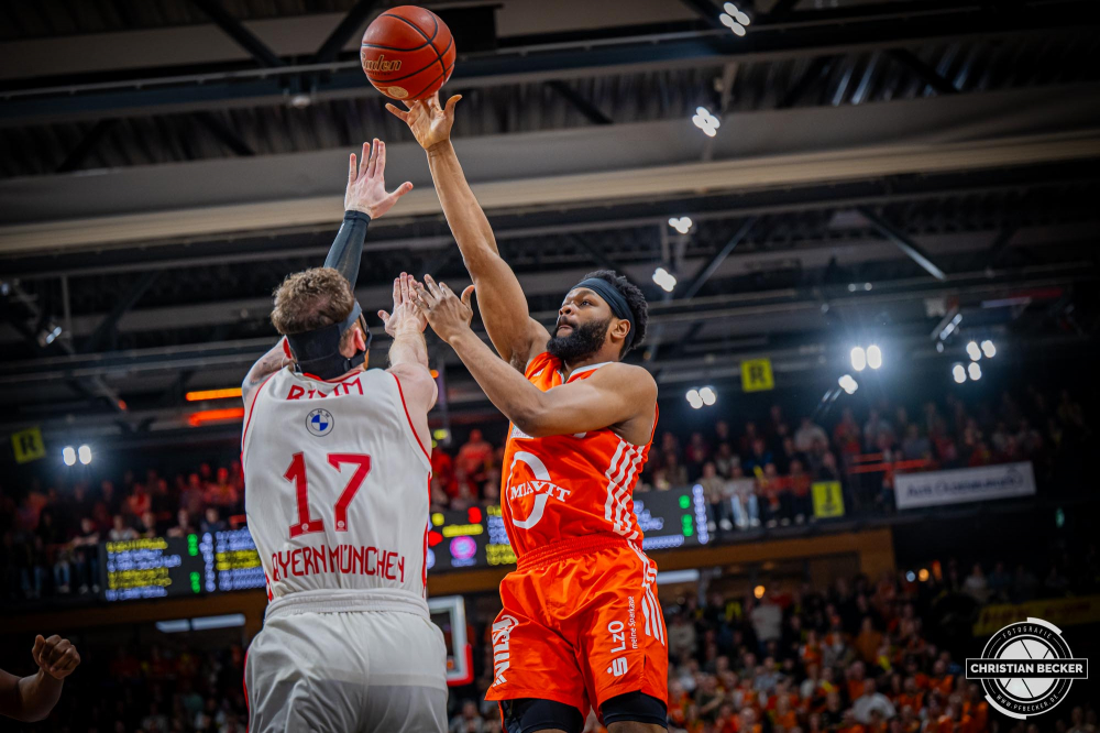 1. Basketball Bundesliga, easyCredit BBL, Saison 2024/2025, Herren, Hauptrunde, 20. Spieltag, 09.02.2025, RASTA Vechta - FC Bayern M&uuml;nchen Basketball
Lloyd Pandi (#41 - RASTA Vechta) beim Korbleger
Schlüsselwörter: 09.02.2025;1. Bundesliga;20. Spieltag;BBL;Basketball;Bayern;FC;Hauptrunde;Liga;M&uuml;nchen;RASTA;RASTA Dome;Saison 2024/2025;Vechta;easycredit