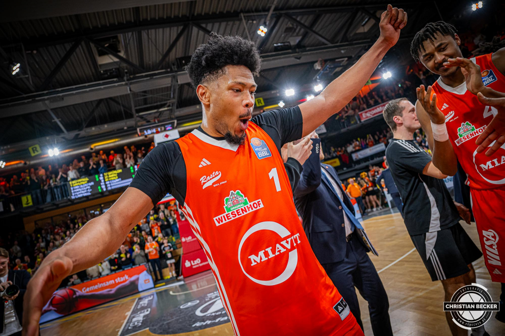 1. Basketball Bundesliga, easyCredit BBL, Saison 2024/2025, Herren, Hauptrunde, 20. Spieltag, 09.02.2025, RASTA Vechta - FC Bayern M&uuml;nchen Basketball
Jayden Gardner (#1 - RASTA Vechta) zeigt Emotionen nach der Partie
Schlüsselwörter: 09.02.2025;1. Bundesliga;20. Spieltag;BBL;Basketball;Bayern;FC;Hauptrunde;Liga;M&uuml;nchen;RASTA;RASTA Dome;Saison 2024/2025;Vechta;easycredit