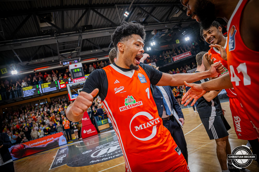 1. Basketball Bundesliga, easyCredit BBL, Saison 2024/2025, Herren, Hauptrunde, 20. Spieltag, 09.02.2025, RASTA Vechta - FC Bayern M&uuml;nchen Basketball
Jayden Gardner (#1 - RASTA Vechta) zeigt Emotionen nach der Partie
Schlüsselwörter: 09.02.2025;1. Bundesliga;20. Spieltag;BBL;Basketball;Bayern;FC;Hauptrunde;Liga;M&uuml;nchen;RASTA;RASTA Dome;Saison 2024/2025;Vechta;easycredit