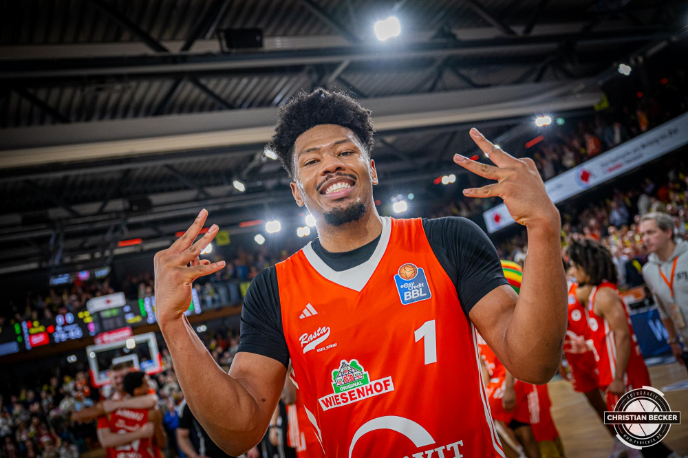 1. Basketball Bundesliga, easyCredit BBL, Saison 2024/2025, Herren, Hauptrunde, 20. Spieltag, 09.02.2025, RASTA Vechta - FC Bayern M&uuml;nchen Basketball
Jayden Gardner (#1 - RASTA Vechta) nach der Partie
Schlüsselwörter: 09.02.2025;1. Bundesliga;20. Spieltag;BBL;Basketball;Bayern;FC;Hauptrunde;Liga;M&uuml;nchen;RASTA;RASTA Dome;Saison 2024/2025;Vechta;easycredit