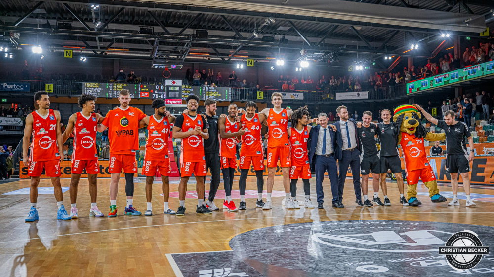 1. Basketball Bundesliga, easyCredit BBL, Saison 2024/2025, Herren, Hauptrunde, 20. Spieltag, 09.02.2025, RASTA Vechta - FC Bayern M&uuml;nchen Basketball
Das Team von RASTA Vechta nach der Partie
Schlüsselwörter: 09.02.2025;1. Bundesliga;20. Spieltag;BBL;Basketball;Bayern;FC;Hauptrunde;Liga;M&uuml;nchen;RASTA;RASTA Dome;Saison 2024/2025;Vechta;easycredit