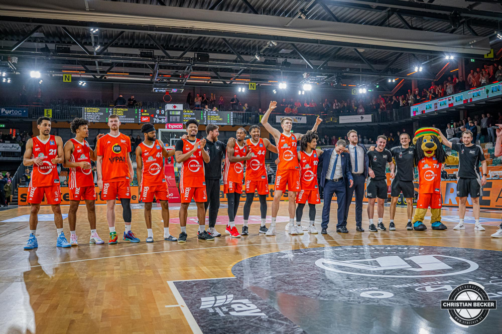 1. Basketball Bundesliga, easyCredit BBL, Saison 2024/2025, Herren, Hauptrunde, 20. Spieltag, 09.02.2025, RASTA Vechta - FC Bayern M&uuml;nchen Basketball
Das Team von RASTA Vechta nach der Partie
Schlüsselwörter: 09.02.2025;1. Bundesliga;20. Spieltag;BBL;Basketball;Bayern;FC;Hauptrunde;Liga;M&uuml;nchen;RASTA;RASTA Dome;Saison 2024/2025;Vechta;easycredit