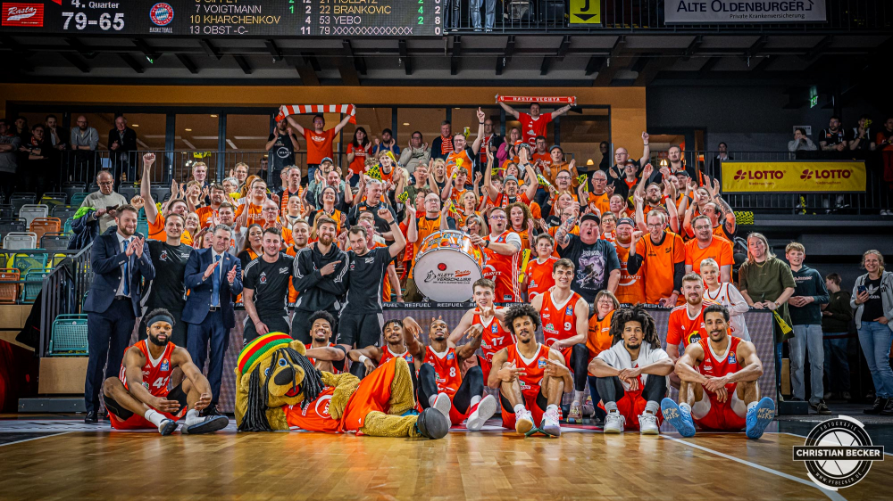 1. Basketball Bundesliga, easyCredit BBL, Saison 2024/2025, Herren, Hauptrunde, 20. Spieltag, 09.02.2025, RASTA Vechta - FC Bayern M&uuml;nchen Basketball
Das Team von RASTA Vechta nach der Partie
Schlüsselwörter: 09.02.2025;1. Bundesliga;20. Spieltag;BBL;Basketball;Bayern;FC;Hauptrunde;Liga;M&uuml;nchen;RASTA;RASTA Dome;Saison 2024/2025;Vechta;easycredit