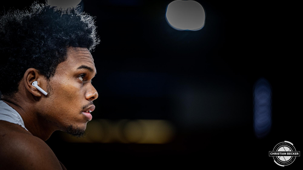 1. Basketball Bundesliga, easyCredit BBL, Saison 2024/2025, Herren, Hauptrunde, 22. Spieltag, 01.03.2025, RASTA Vechta - BG Göttingen
Tra Holder (#7 - BG Göttingen) vor der Partie
Schlüsselwörter: 01.03.2025;1. Bundesliga;22. Spieltag;BBL;BG;Basketball;Göttingen;Hauptrunde;Liga;RASTA;RASTA Dome;Saison 2024/2025;Vechta;easycredit