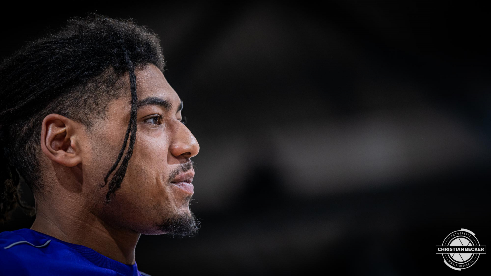 1. Basketball Bundesliga, easyCredit BBL, Saison 2024/2025, Herren, Hauptrunde, 22. Spieltag, 01.03.2025, RASTA Vechta - BG Göttingen
Kostja Mushidi (#33 - BG Göttingen) vor der Partie
Schlüsselwörter: 01.03.2025;1. Bundesliga;22. Spieltag;BBL;BG;Basketball;Göttingen;Hauptrunde;Liga;RASTA;RASTA Dome;Saison 2024/2025;Vechta;easycredit