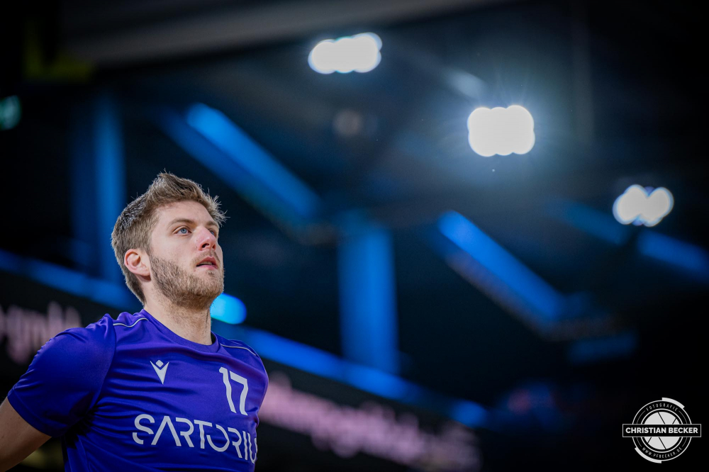 1. Basketball Bundesliga, easyCredit BBL, Saison 2024/2025, Herren, Hauptrunde, 22. Spieltag, 01.03.2025, RASTA Vechta - BG Göttingen
Mathis Mönninghoff (#17 - BG Göttingen) vor der Partie
Schlüsselwörter: 01.03.2025;1. Bundesliga;22. Spieltag;BBL;BG;Basketball;Göttingen;Hauptrunde;Liga;RASTA;RASTA Dome;Saison 2024/2025;Vechta;easycredit