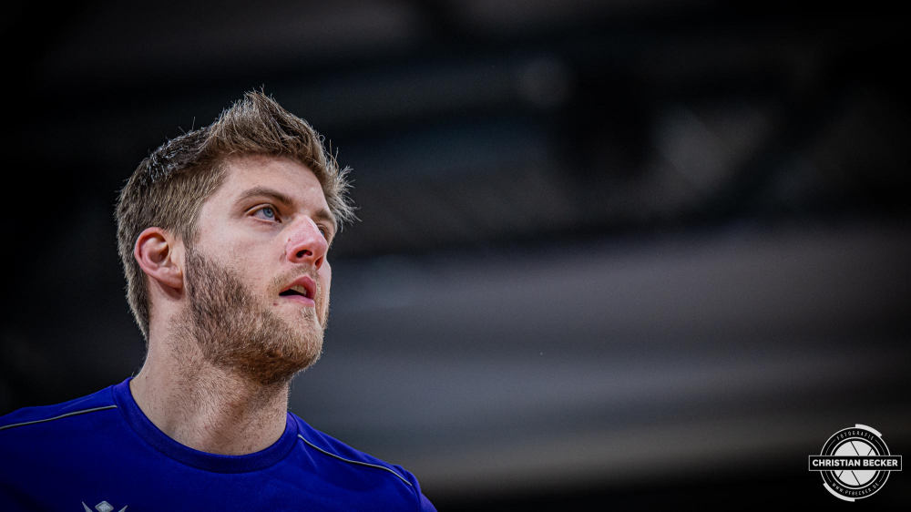 1. Basketball Bundesliga, easyCredit BBL, Saison 2024/2025, Herren, Hauptrunde, 22. Spieltag, 01.03.2025, RASTA Vechta - BG Göttingen
Mathis Mönninghoff (#17 - BG Göttingen) vor der Partie
Schlüsselwörter: 01.03.2025;1. Bundesliga;22. Spieltag;BBL;BG;Basketball;Göttingen;Hauptrunde;Liga;RASTA;RASTA Dome;Saison 2024/2025;Vechta;easycredit