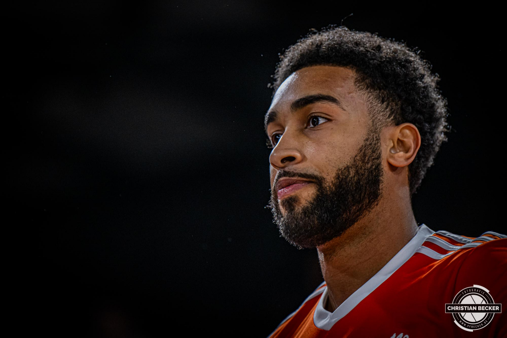 1. Basketball Bundesliga, easyCredit BBL, Saison 2024/2025, Herren, Hauptrunde, 22. Spieltag, 01.03.2025, RASTA Vechta - BG Göttingen
Yasiin Joseph (#2 - RASTA Vechta) vor der Partie
Schlüsselwörter: 01.03.2025;1. Bundesliga;22. Spieltag;BBL;BG;Basketball;Göttingen;Hauptrunde;Liga;RASTA;RASTA Dome;Saison 2024/2025;Vechta;easycredit