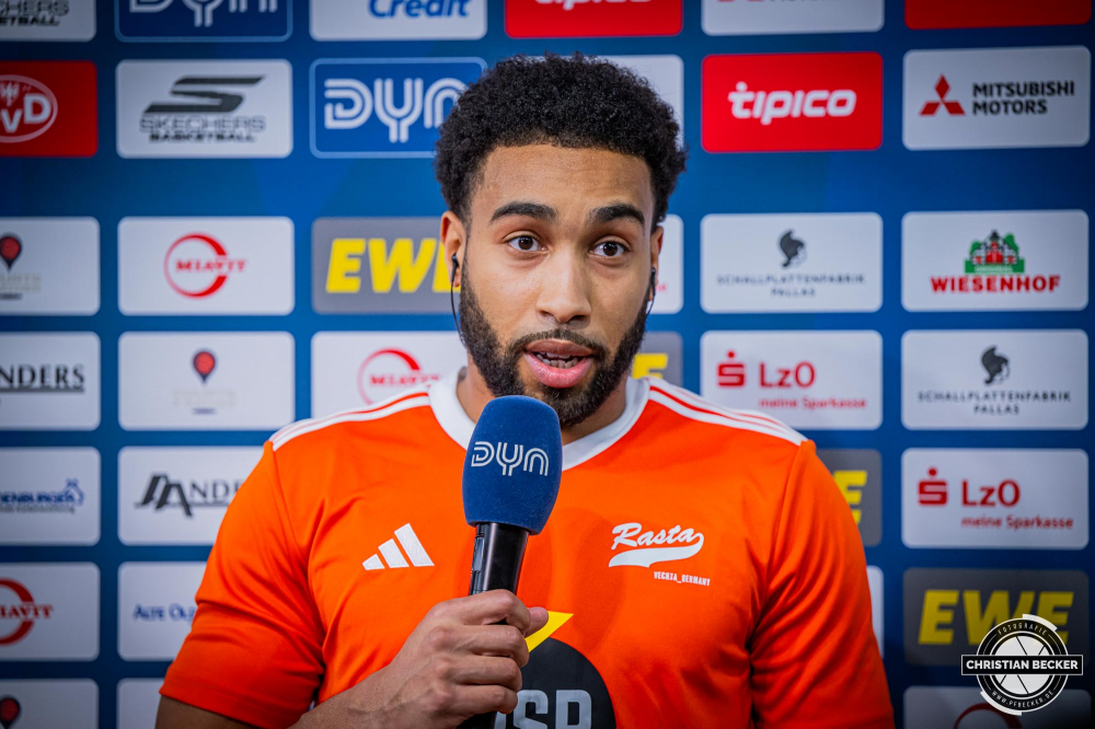 1. Basketball Bundesliga, easyCredit BBL, Saison 2024/2025, Herren, Hauptrunde, 22. Spieltag, 01.03.2025, RASTA Vechta - BG Göttingen
Yasiin Joseph (#2 - RASTA Vechta) vor der Partie
Schlüsselwörter: 01.03.2025;1. Bundesliga;22. Spieltag;BBL;BG;Basketball;Göttingen;Hauptrunde;Liga;RASTA;RASTA Dome;Saison 2024/2025;Vechta;easycredit