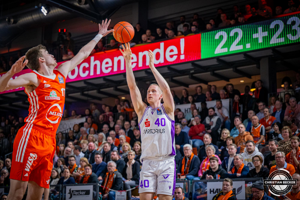 1. Basketball Bundesliga, easyCredit BBL, Saison 2024/2025, Herren, Hauptrunde, 22. Spieltag, 01.03.2025, RASTA Vechta - BG Göttingen
Collin Welp (#40 - BG Göttingen) beim Jumpshot
Schlüsselwörter: 01.03.2025;1. Bundesliga;22. Spieltag;BBL;BG;Basketball;Göttingen;Hauptrunde;Liga;RASTA;RASTA Dome;Saison 2024/2025;Vechta;easycredit