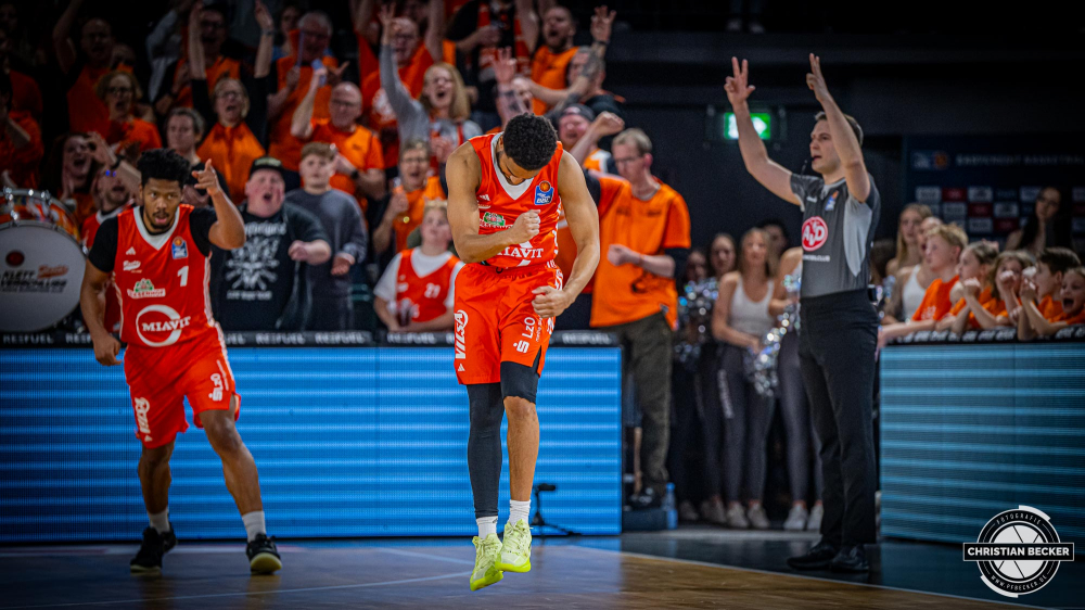 1. Basketball Bundesliga, easyCredit BBL, Saison 2024/2025, Herren, Hauptrunde, 22. Spieltag, 01.03.2025, RASTA Vechta - BG Göttingen
Yasiin Joseph (#2 - RASTA Vechta) zeigt Emotionen während der Partie
Schlüsselwörter: 01.03.2025;1. Bundesliga;22. Spieltag;BBL;BG;Basketball;Göttingen;Hauptrunde;Liga;RASTA;RASTA Dome;Saison 2024/2025;Vechta;easycredit