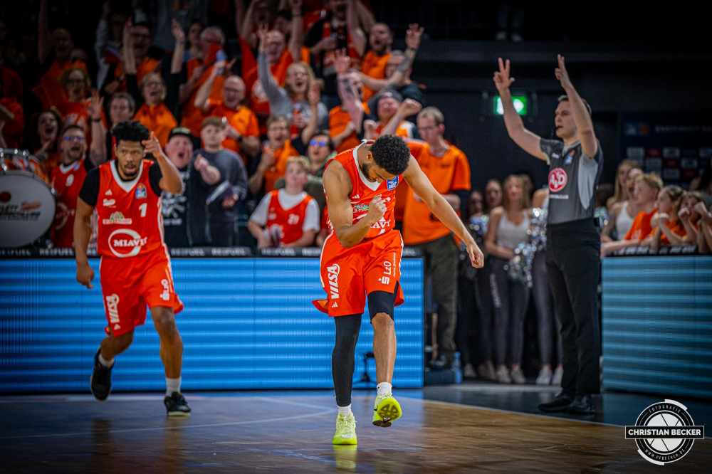 1. Basketball Bundesliga, easyCredit BBL, Saison 2024/2025, Herren, Hauptrunde, 22. Spieltag, 01.03.2025, RASTA Vechta - BG Göttingen
Yasiin Joseph (#2 - RASTA Vechta) zeigt Emotionen während der Partie
Schlüsselwörter: 01.03.2025;1. Bundesliga;22. Spieltag;BBL;BG;Basketball;Göttingen;Hauptrunde;Liga;RASTA;RASTA Dome;Saison 2024/2025;Vechta;easycredit