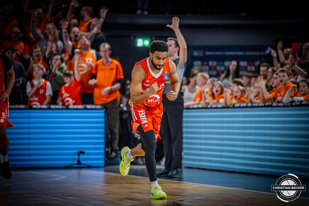 1. Basketball Bundesliga, easyCredit BBL, Saison 2024/2025, Herren, Hauptrunde, 22. Spieltag, 01.03.2025, RASTA Vechta - BG Göttingen
Yasiin Joseph (#2 - RASTA Vechta) zeigt Emotionen während der Partie
Schlüsselwörter: 01.03.2025;1. Bundesliga;22. Spieltag;BBL;BG;Basketball;Göttingen;Hauptrunde;Liga;RASTA;RASTA Dome;Saison 2024/2025;Vechta;easycredit