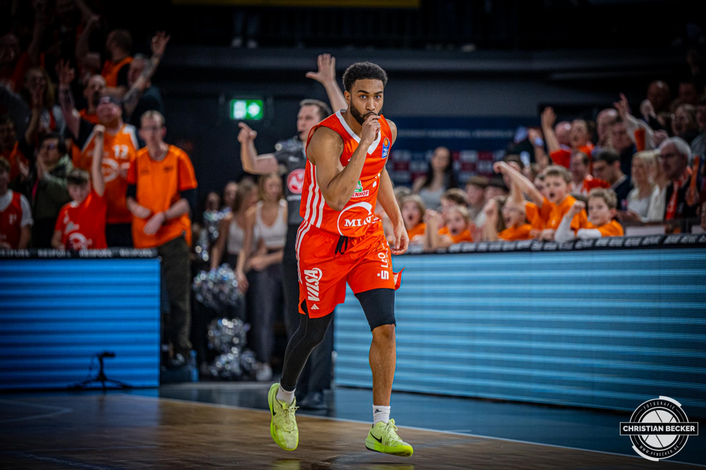 1. Basketball Bundesliga, easyCredit BBL, Saison 2024/2025, Herren, Hauptrunde, 22. Spieltag, 01.03.2025, RASTA Vechta - BG Göttingen
Yasiin Joseph (#2 - RASTA Vechta) zeigt Emotionen während der Partie
Schlüsselwörter: 01.03.2025;1. Bundesliga;22. Spieltag;BBL;BG;Basketball;Göttingen;Hauptrunde;Liga;RASTA;RASTA Dome;Saison 2024/2025;Vechta;easycredit