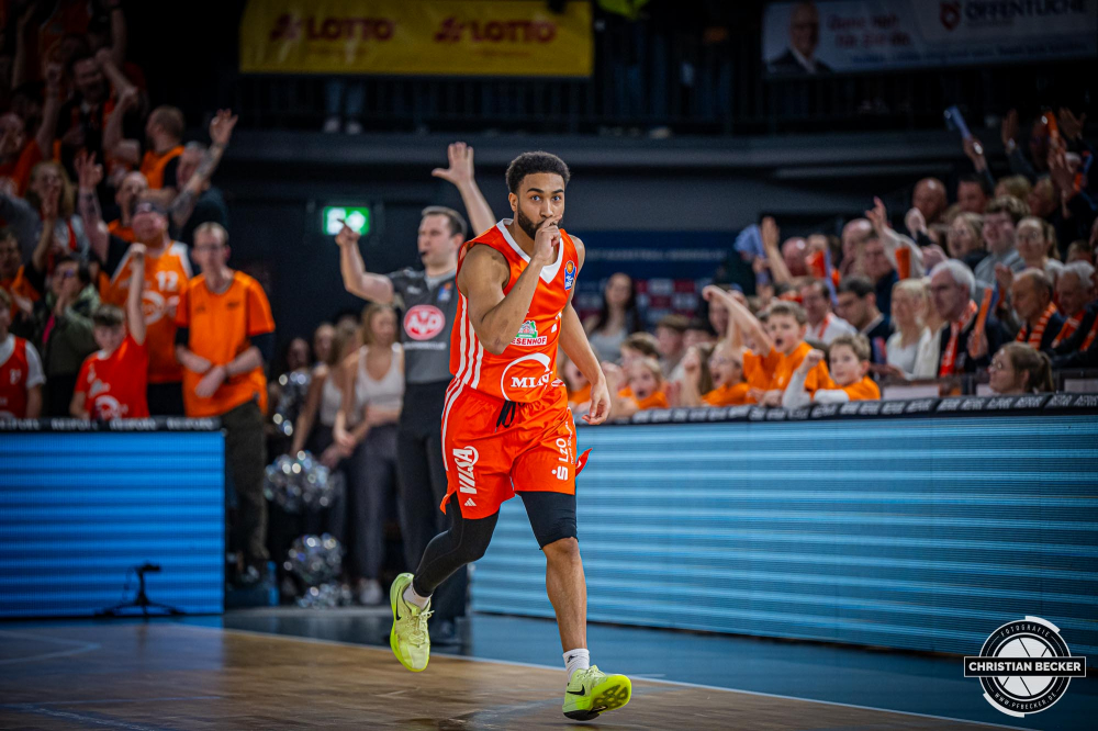 1. Basketball Bundesliga, easyCredit BBL, Saison 2024/2025, Herren, Hauptrunde, 22. Spieltag, 01.03.2025, RASTA Vechta - BG Göttingen
Yasiin Joseph (#2 - RASTA Vechta) zeigt Emotionen während der Partie
Schlüsselwörter: 01.03.2025;1. Bundesliga;22. Spieltag;BBL;BG;Basketball;Göttingen;Hauptrunde;Liga;RASTA;RASTA Dome;Saison 2024/2025;Vechta;easycredit