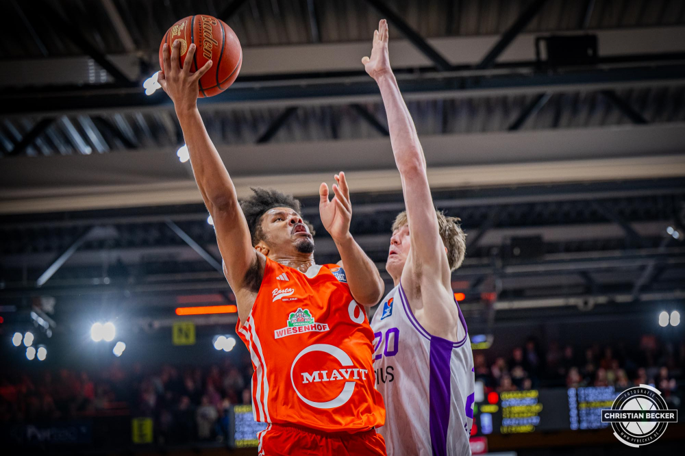 1. Basketball Bundesliga, easyCredit BBL, Saison 2024/2025, Herren, Hauptrunde, 22. Spieltag, 01.03.2025, RASTA Vechta - BG Göttingen
Mike Bothwell (#0 - RASTA Vechta) beim Korbleger
Schlüsselwörter: 01.03.2025;1. Bundesliga;22. Spieltag;BBL;BG;Basketball;Göttingen;Hauptrunde;Liga;RASTA;RASTA Dome;Saison 2024/2025;Vechta;easycredit