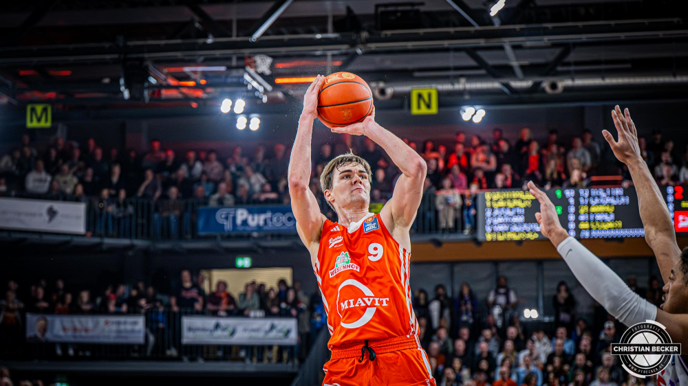 1. Basketball Bundesliga, easyCredit BBL, Saison 2024/2025, Herren, Hauptrunde, 22. Spieltag, 01.03.2025, RASTA Vechta - BG Göttingen
Joschka Ferner (#9 - RASTA Vechta) beim Jumpshot
Schlüsselwörter: 01.03.2025;1. Bundesliga;22. Spieltag;BBL;BG;Basketball;Göttingen;Hauptrunde;Liga;RASTA;RASTA Dome;Saison 2024/2025;Vechta;easycredit