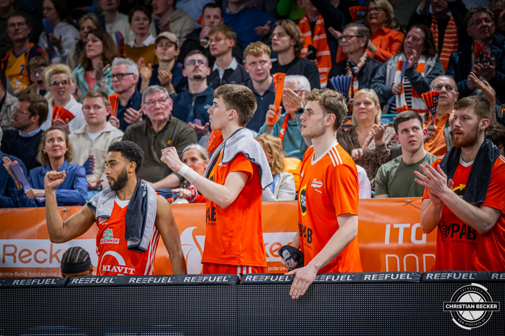 1. Basketball Bundesliga, easyCredit BBL, Saison 2024/2025, Herren, Hauptrunde, 22. Spieltag, 01.03.2025, RASTA Vechta - BG Göttingen
Das Team von RASTA Vechta während der Partie
Schlüsselwörter: 01.03.2025;1. Bundesliga;22. Spieltag;BBL;BG;Basketball;Göttingen;Hauptrunde;Liga;RASTA;RASTA Dome;Saison 2024/2025;Vechta;easycredit