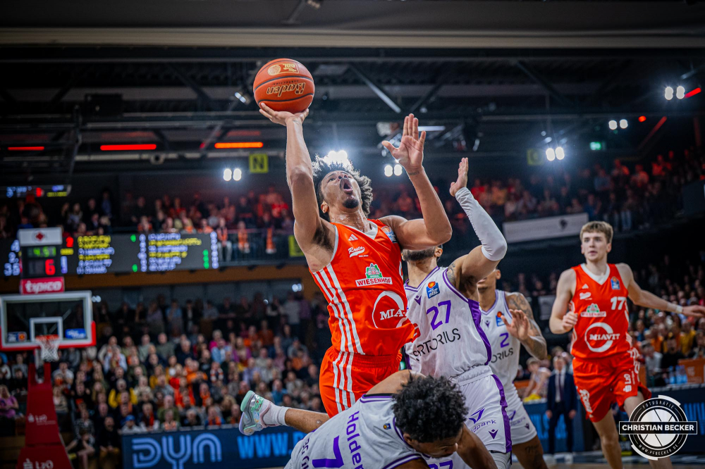 1. Basketball Bundesliga, easyCredit BBL, Saison 2024/2025, Herren, Hauptrunde, 22. Spieltag, 01.03.2025, RASTA Vechta - BG Göttingen
Mike Bothwell (#0 - RASTA Vechta) beim Korbleger
Schlüsselwörter: 01.03.2025;1. Bundesliga;22. Spieltag;BBL;BG;Basketball;Göttingen;Hauptrunde;Liga;RASTA;RASTA Dome;Saison 2024/2025;Vechta;easycredit