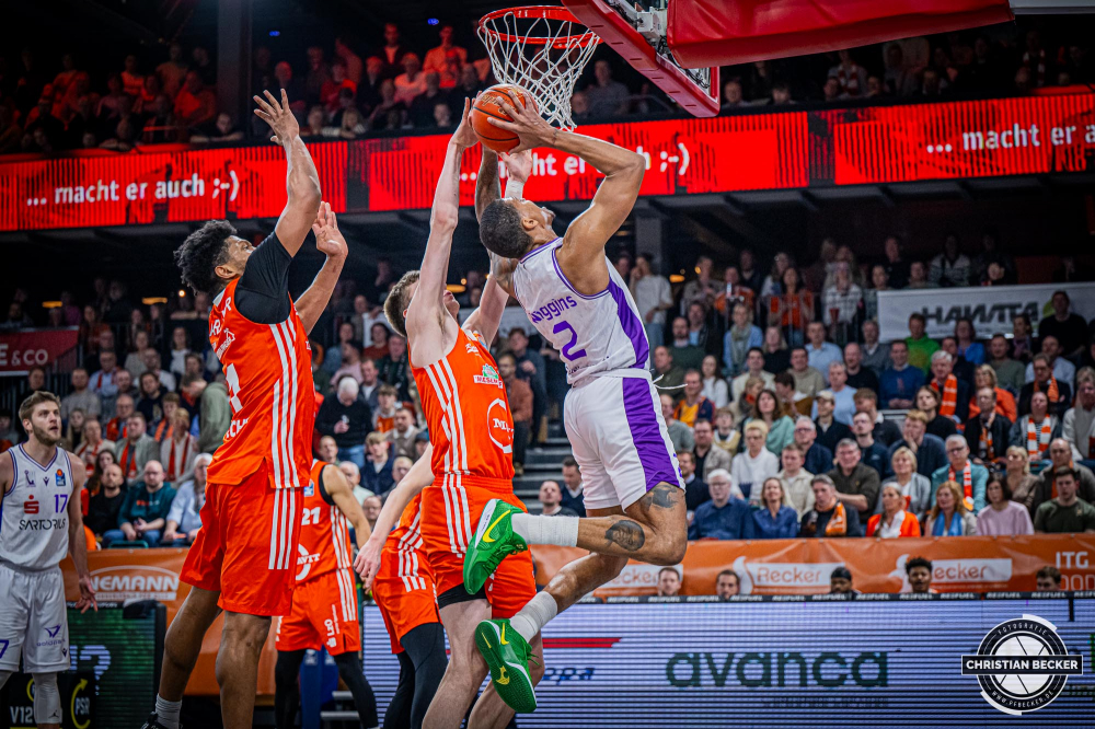 1. Basketball Bundesliga, easyCredit BBL, Saison 2024/2025, Herren, Hauptrunde, 22. Spieltag, 01.03.2025, RASTA Vechta - BG Göttingen
Demajeo Wiggins (#2 - BG Göttingen) beim Korbleger
Schlüsselwörter: 01.03.2025;1. Bundesliga;22. Spieltag;BBL;BG;Basketball;Göttingen;Hauptrunde;Liga;RASTA;RASTA Dome;Saison 2024/2025;Vechta;easycredit