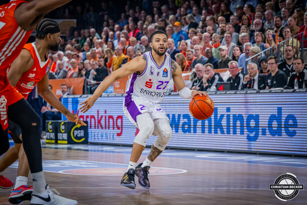 1. Basketball Bundesliga, easyCredit BBL, Saison 2024/2025, Herren, Hauptrunde, 22. Spieltag, 01.03.2025, RASTA Vechta - BG Göttingen
Marcus Shaver Jr. (#27 - BG Göttingen) in Aktion
Schlüsselwörter: 01.03.2025;1. Bundesliga;22. Spieltag;BBL;BG;Basketball;Göttingen;Hauptrunde;Liga;RASTA;RASTA Dome;Saison 2024/2025;Vechta;easycredit