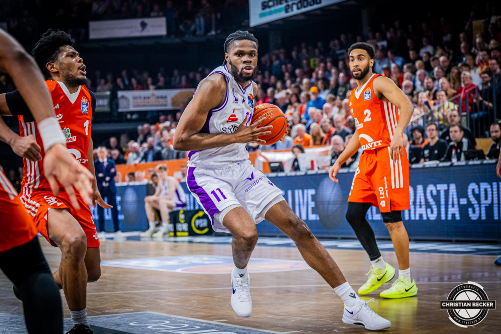 1. Basketball Bundesliga, easyCredit BBL, Saison 2024/2025, Herren, Hauptrunde, 22. Spieltag, 01.03.2025, RASTA Vechta - BG Göttingen
Chuba Ohams (#11 - BG Göttingen) in Aktion
Schlüsselwörter: 01.03.2025;1. Bundesliga;22. Spieltag;BBL;BG;Basketball;Göttingen;Hauptrunde;Liga;RASTA;RASTA Dome;Saison 2024/2025;Vechta;easycredit