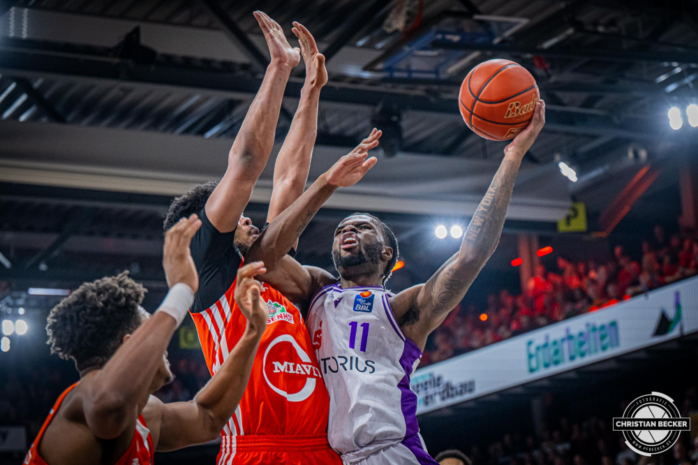 1. Basketball Bundesliga, easyCredit BBL, Saison 2024/2025, Herren, Hauptrunde, 22. Spieltag, 01.03.2025, RASTA Vechta - BG Göttingen
Chuba Ohams (#11 - BG Göttingen) beim Korbleger
Schlüsselwörter: 01.03.2025;1. Bundesliga;22. Spieltag;BBL;BG;Basketball;Göttingen;Hauptrunde;Liga;RASTA;RASTA Dome;Saison 2024/2025;Vechta;easycredit