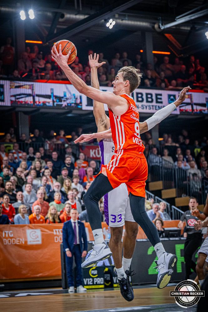 1. Basketball Bundesliga, easyCredit BBL, Saison 2024/2025, Herren, Hauptrunde, 22. Spieltag, 01.03.2025, RASTA Vechta - BG Göttingen
Joschka Ferner (#9 - RASTA Vechta) beim Korbleger
Schlüsselwörter: 01.03.2025;1. Bundesliga;22. Spieltag;BBL;BG;Basketball;Göttingen;Hauptrunde;Liga;RASTA;RASTA Dome;Saison 2024/2025;Vechta;easycredit