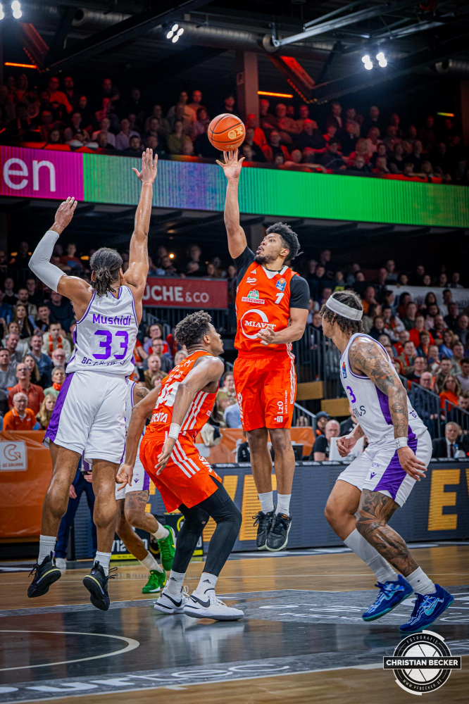 1. Basketball Bundesliga, easyCredit BBL, Saison 2024/2025, Herren, Hauptrunde, 22. Spieltag, 01.03.2025, RASTA Vechta - BG Göttingen
Jayden Gardner (#1 - RASTA Vechta) beim Korbleger
Schlüsselwörter: 01.03.2025;1. Bundesliga;22. Spieltag;BBL;BG;Basketball;Göttingen;Hauptrunde;Liga;RASTA;RASTA Dome;Saison 2024/2025;Vechta;easycredit