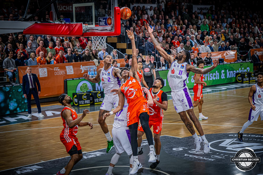 1. Basketball Bundesliga, easyCredit BBL, Saison 2024/2025, Herren, Hauptrunde, 22. Spieltag, 01.03.2025, RASTA Vechta - BG Göttingen
Isaiah Cozart (#44 - RASTA Vechta) in Aktion
Schlüsselwörter: 01.03.2025;1. Bundesliga;22. Spieltag;BBL;BG;Basketball;Göttingen;Hauptrunde;Liga;RASTA;RASTA Dome;Saison 2024/2025;Vechta;easycredit