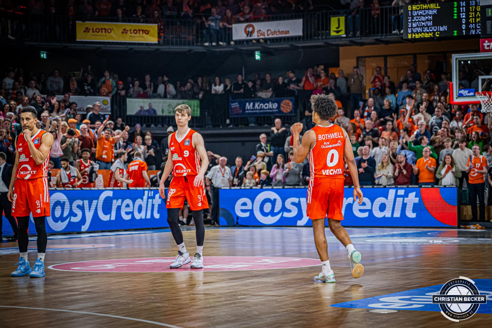 1. Basketball Bundesliga, easyCredit BBL, Saison 2024/2025, Herren, Hauptrunde, 22. Spieltag, 01.03.2025, RASTA Vechta - BG Göttingen
Mike Bothwell (#0 - RASTA Vechta) zeigt Emotionen während der Partie
Schlüsselwörter: 01.03.2025;1. Bundesliga;22. Spieltag;BBL;BG;Basketball;Göttingen;Hauptrunde;Liga;RASTA;RASTA Dome;Saison 2024/2025;Vechta;easycredit